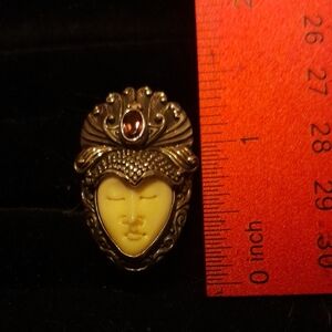 Elegant Silver and Yellow Face Ring